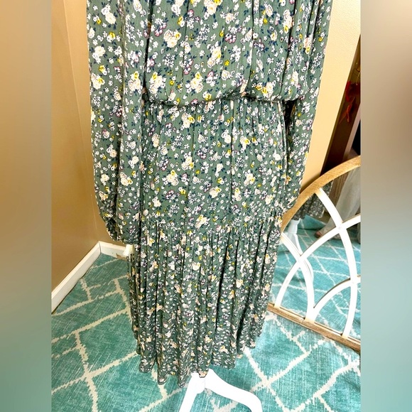 GiGiO Wrap Dress Floral Patterned. - Picture 10 of 10